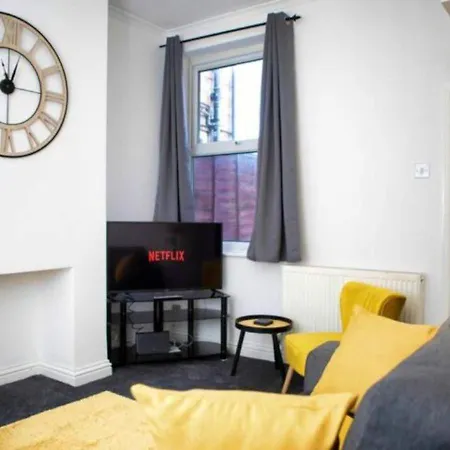 Heartwarming 3 Bedroom Willow House With Free Parking Selby