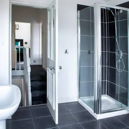Heartwarming 3 Bedroom Willow House With Free Parking Daire *