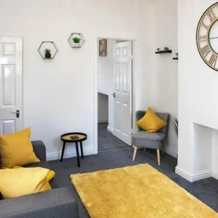 Heartwarming 3 Bedroom Willow House With Free Parking