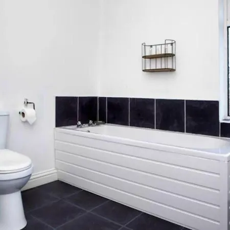 Heartwarming 3 Bedroom Willow House With Free Parking Daire *